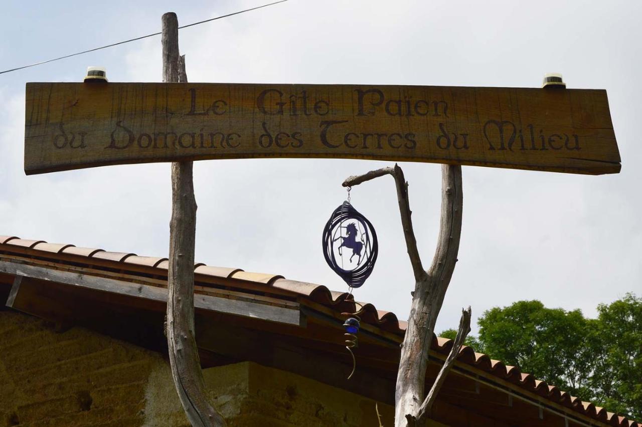 Domaine Des Terres Du Milieu / Gite De Cul De Sac Chateldon Zewnętrze zdjęcie